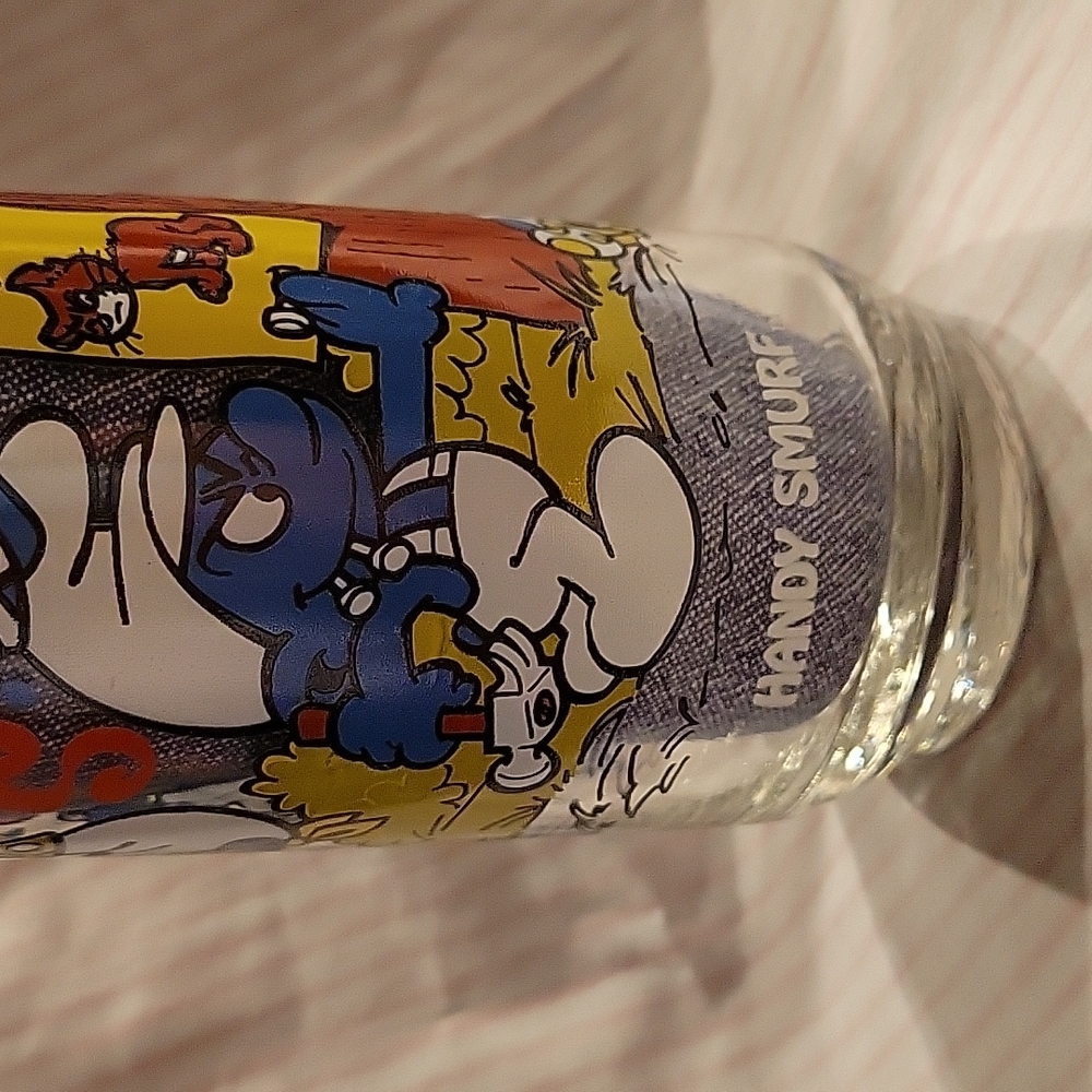 Vintage Handy Smurf 1983 Smurfs Hardee's Collector's  Glass